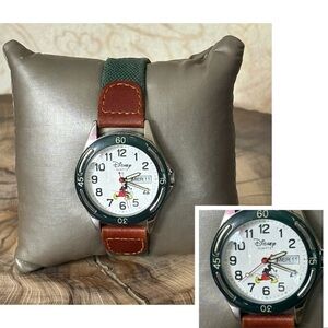 Disney Mickey Mouse Watch with Calendar in Spanish Glow in Dark Water Resistant